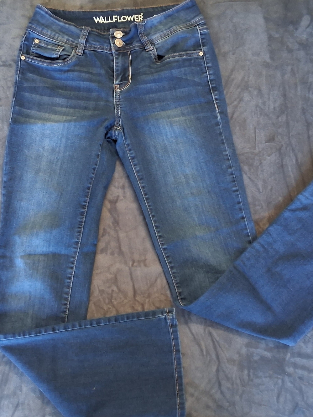 Wallflower Women's Indigo Wash Blue Boot Cut Jeans - Size 3